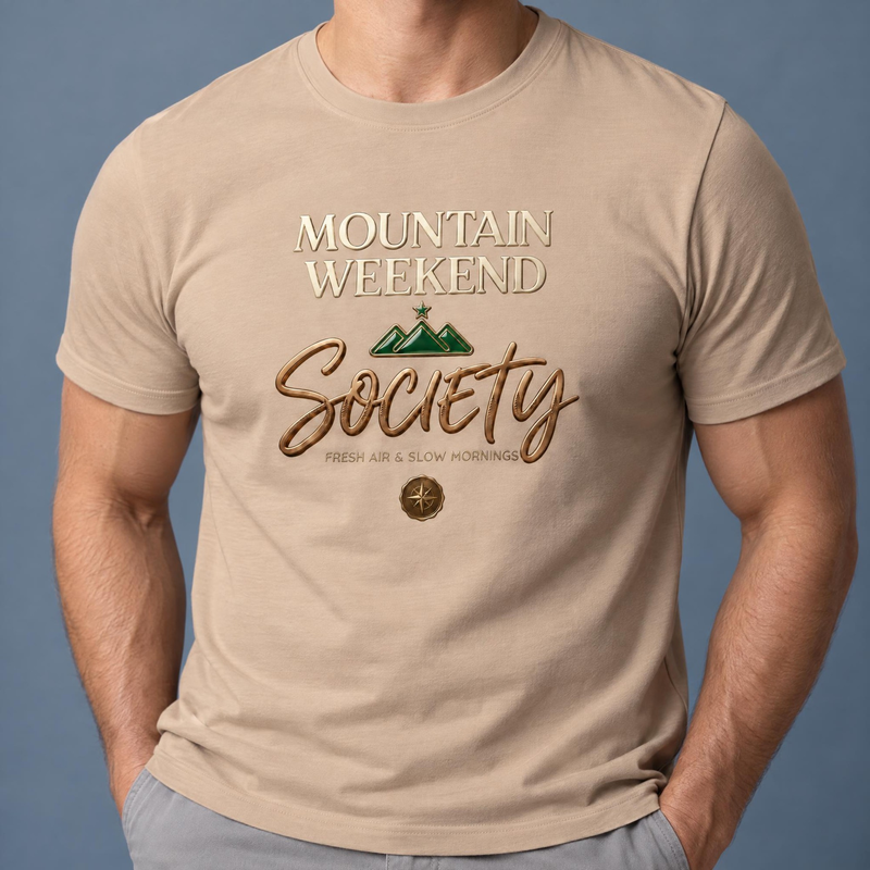 Koszulka męska xpossible „Mountain Weekend Society” – kolor: piaskowy, zbliżenie na grafikę